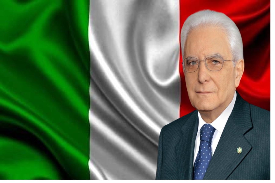 Mattarella e la bandiera italiana